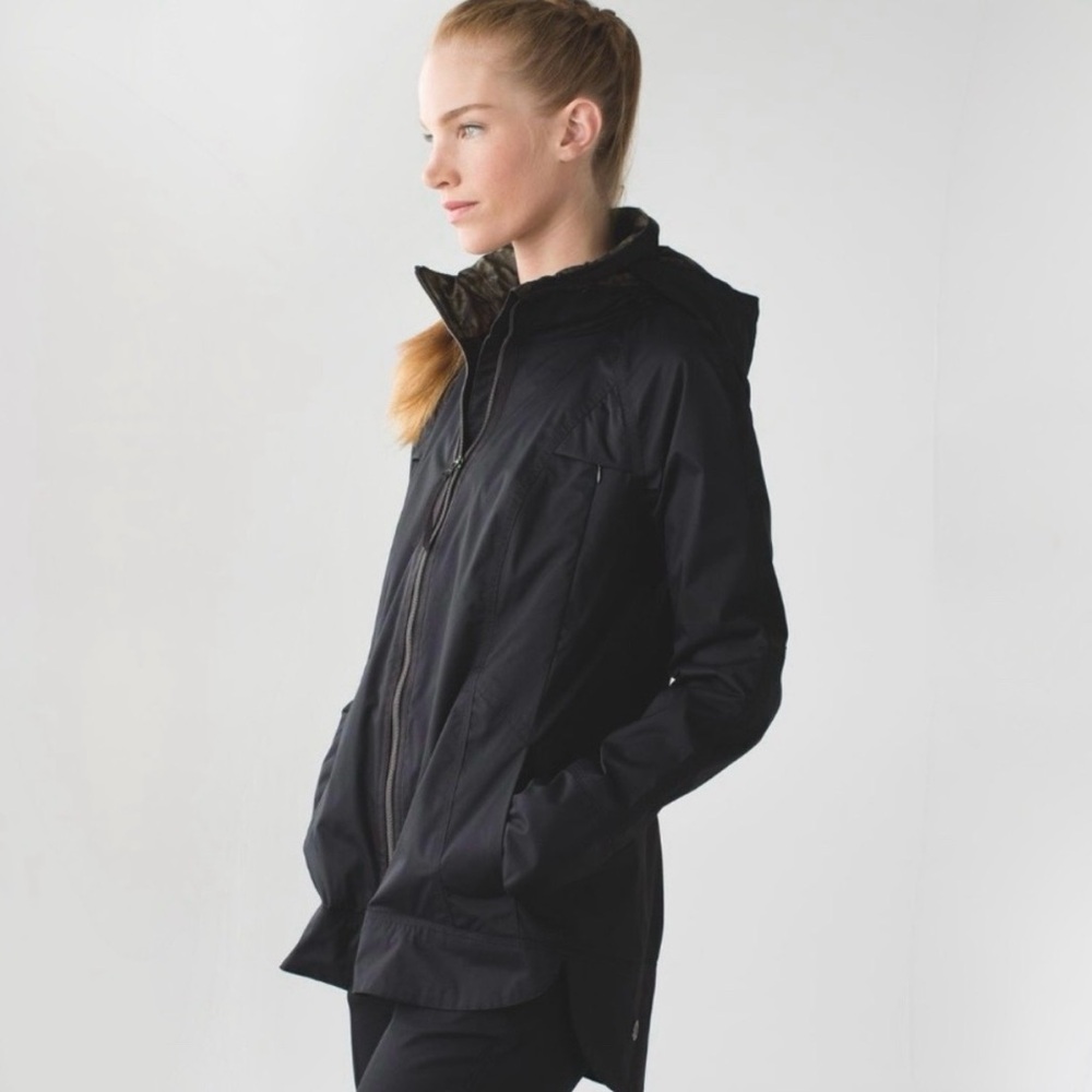 Lululemon // Fo Drizzle Jacket // Black